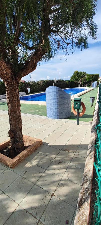 Апартаменты Parque Aromatico Con Dos Piscinas Торевьиа Экстерьер фото