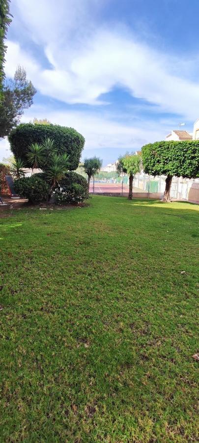Апартаменты Parque Aromatico Con Dos Piscinas Торевьиа Экстерьер фото